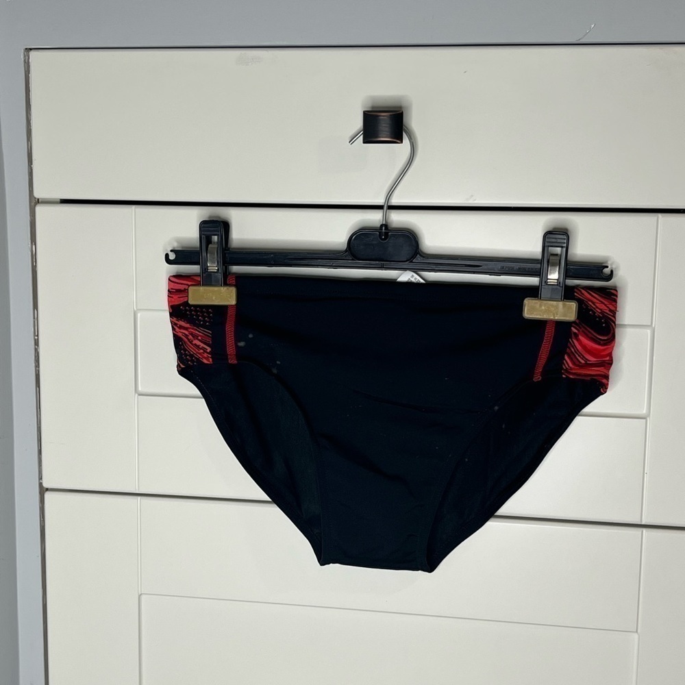 New. Men’s. Swimsuit. Black and red. Drawstring. BB6. Size 34 small
